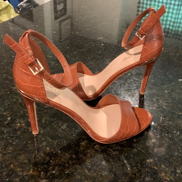 •Aldo “Kalanda” Cognac Heels W/ Buckled  Strap & Gold Toned Hardware GORGEOUS!• - Picture 5 of 14